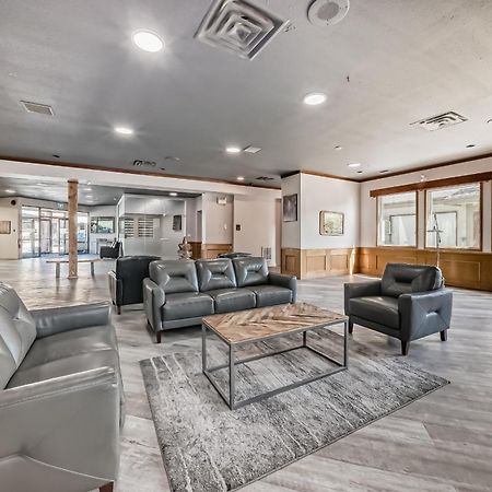 Invermere Inn & Suites ภายนอก รูปภาพ