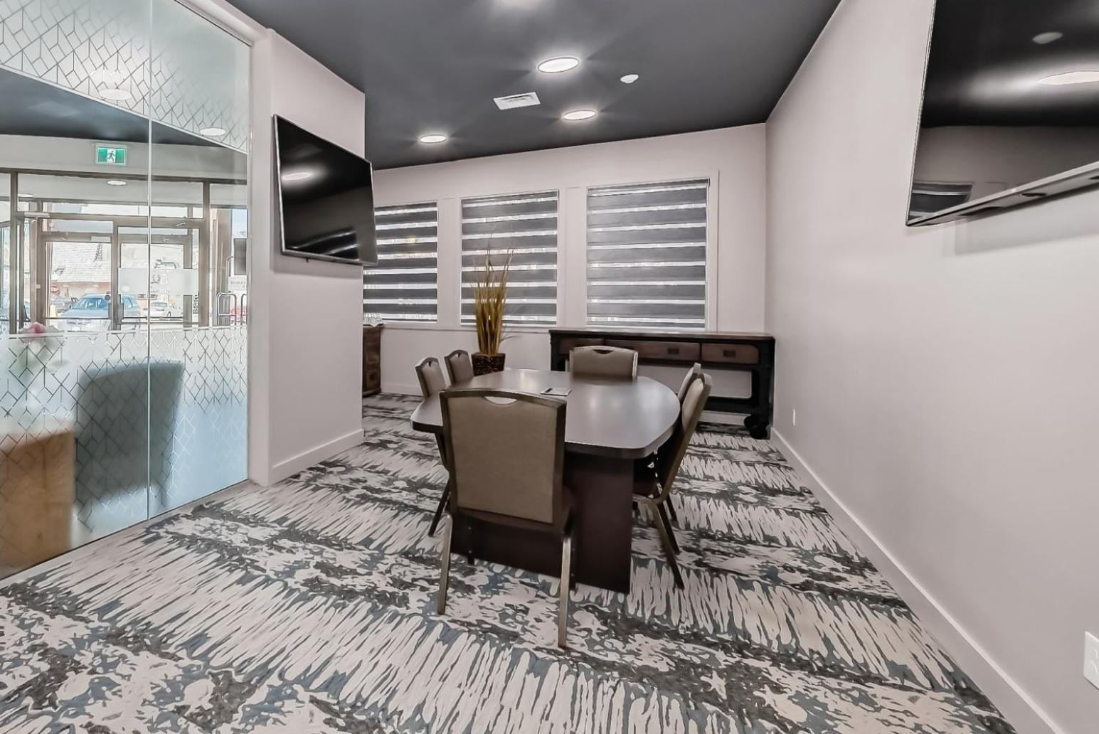 Invermere Inn & Suites ภายนอก รูปภาพ