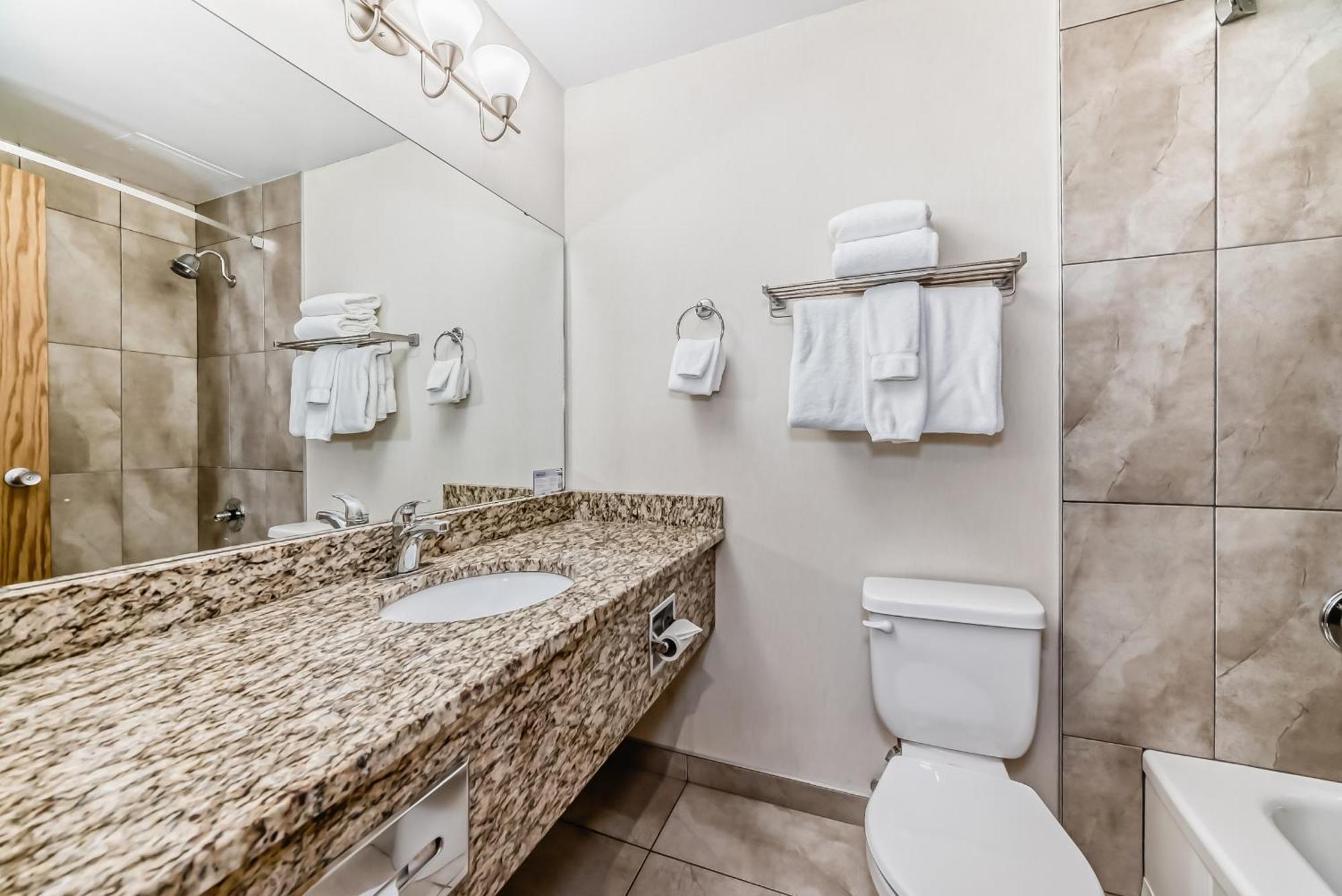 Invermere Inn & Suites ภายนอก รูปภาพ